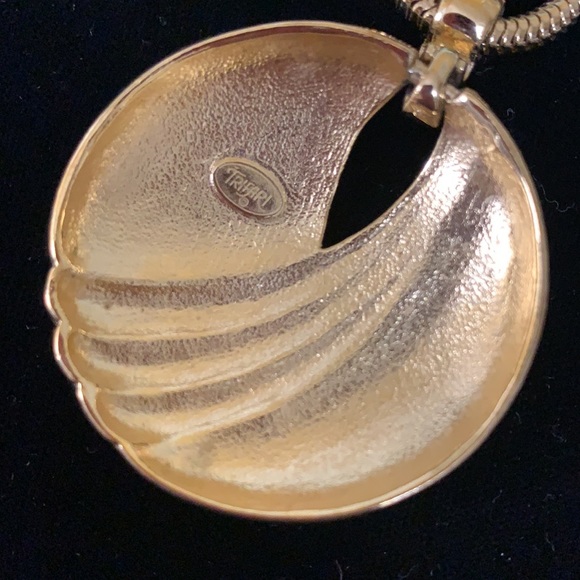 Vintage Trifari Necklace - Picture 3 of 4